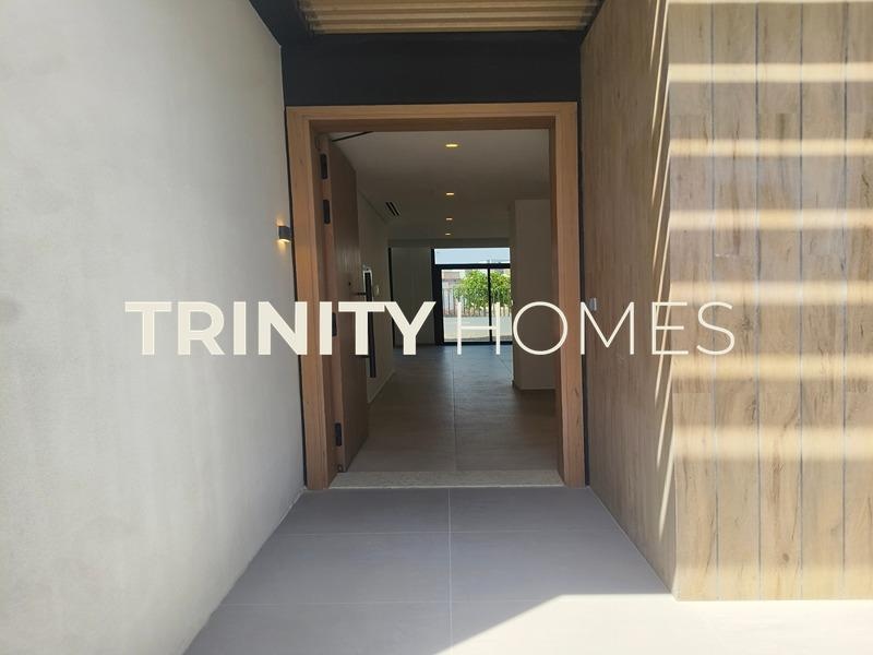 Single Row | Internal Road Facing | Near Community Entrance