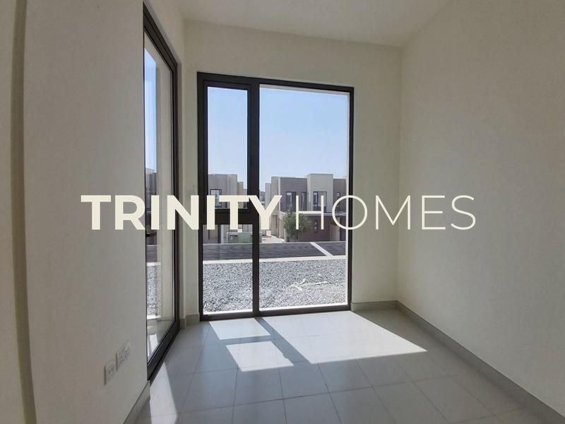 Single Row I Vacant I Close to Pool